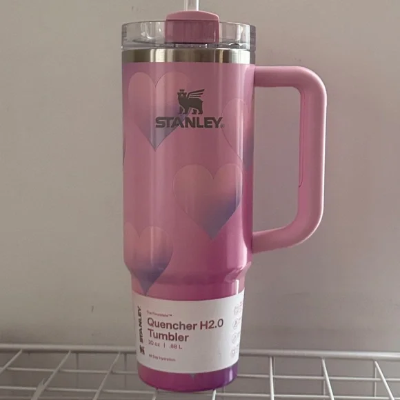 *NWT* Stanley Valentine’s Day 30oz Stainless Steel powder pink heart Gradient - Picture 4 of 11